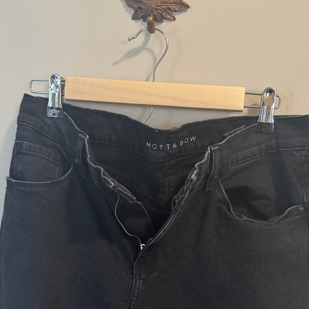 Mott & Bow Women's Black Boyfriend Jeans